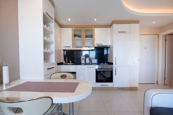 Alanya Cleopatra'da Denize Sadece 800 Metre Konumunda 1+1 Eşyalı Daire