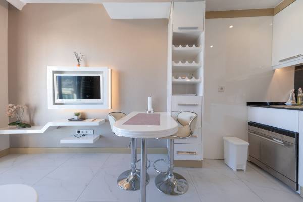 Alanya Cleopatra'da Denize Sadece 800 Metre Konumunda 1+1 Eşyalı Daire