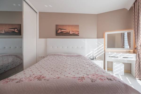 Alanya Cleopatra'da Denize Sadece 800 Metre Konumunda 1+1 Eşyalı Daire