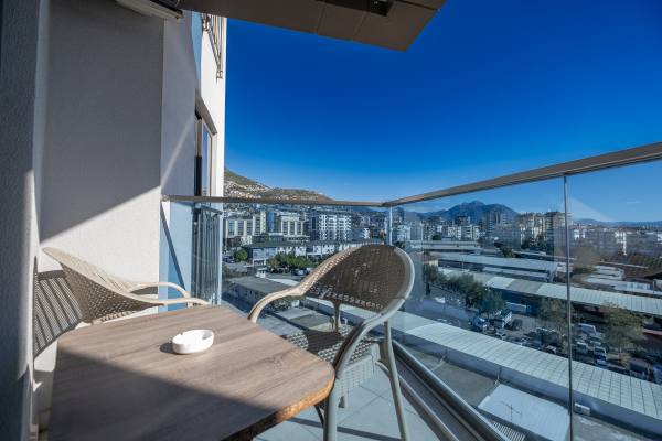 Alanya Cleopatra'da Denize Sadece 800 Metre Konumunda 1+1 Eşyalı Daire