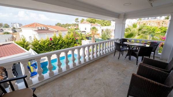 Alanya, Türkler'de Uygun Fiyata 4+2 Eşyalı Villa