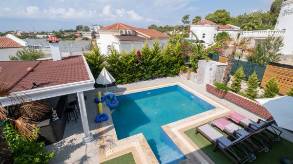 Alanya, Türkler'de Uygun Fiyata 4+2 Eşyalı Villa