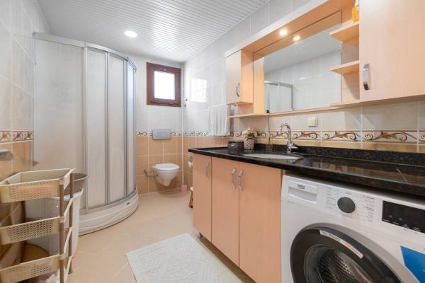Alanya Saray Mahallesinde Satılık 4+1 Eşyalı Daire