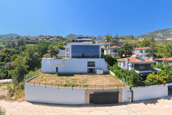 Alanya Tepe Mahallesi'nde Deniz, Kale ve Şehir Manzaralı Müstakil Villa