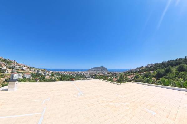 Alanya Tepe Mahallesi'nde Deniz, Kale ve Şehir Manzaralı Müstakil Villa