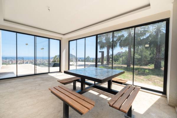Alanya Tepe Mahallesi'nde Deniz, Kale ve Şehir Manzaralı Müstakil Villa