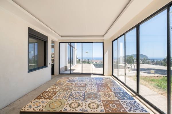 Alanya Tepe Mahallesi'nde Deniz, Kale ve Şehir Manzaralı Müstakil Villa