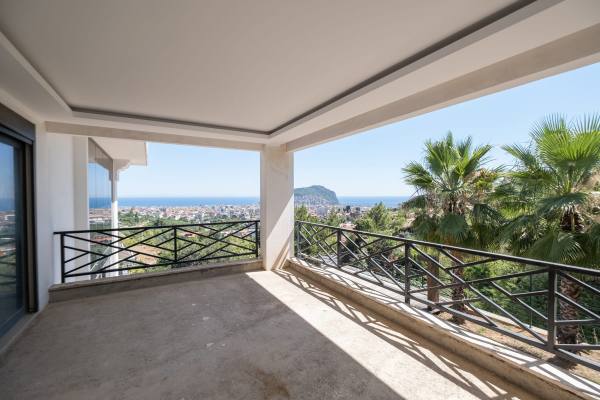Alanya Tepe Mahallesi'nde Deniz, Kale ve Şehir Manzaralı Müstakil Villa
