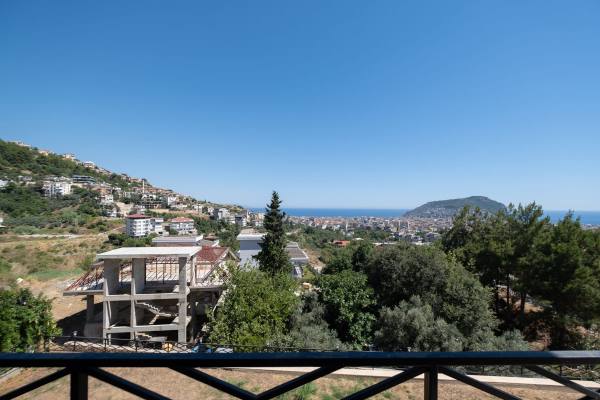 Alanya Tepe Mahallesi'nde Deniz, Kale ve Şehir Manzaralı Müstakil Villa