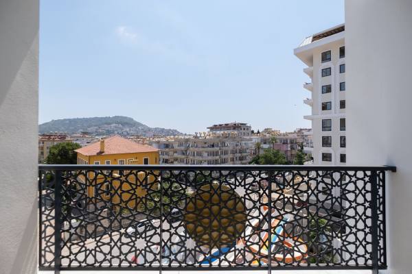Alanya Merkez Yekta Royal Club Sitesinde 3+1 Ayrı Mutfak Kiralık
