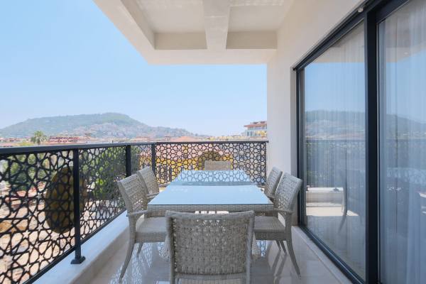 Alanya Merkez Yekta Royal Club Sitesinde 3+1 Ayrı Mutfak Kiralık