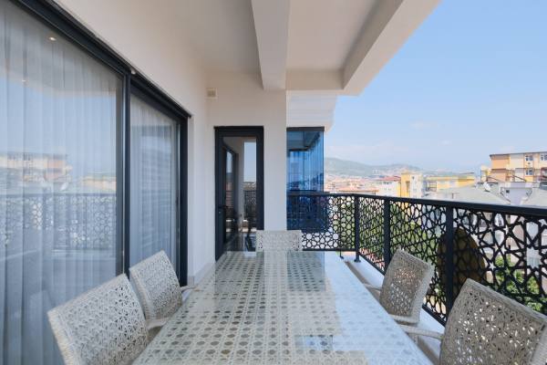 Alanya Merkez Yekta Royal Club Sitesinde 3+1 Ayrı Mutfak Kiralık