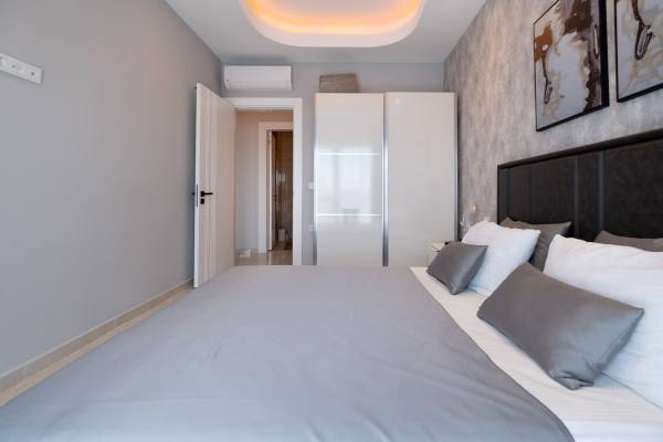 Alanya Merkez Yekta Royal Club Sitesinde 3+1 Ayrı Mutfak Kiralık
