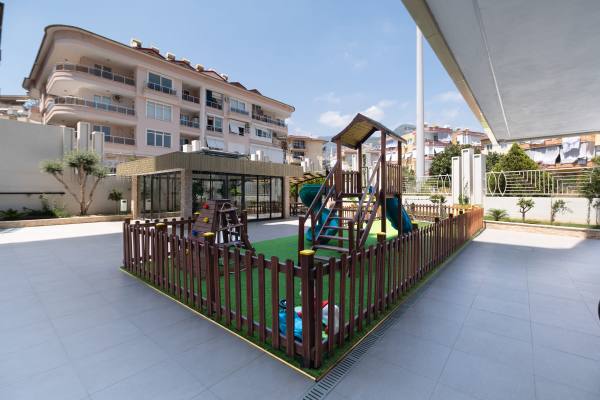 Alanya Merkez Yekta Royal Club Sitesinde 3+1 Ayrı Mutfak Kiralık