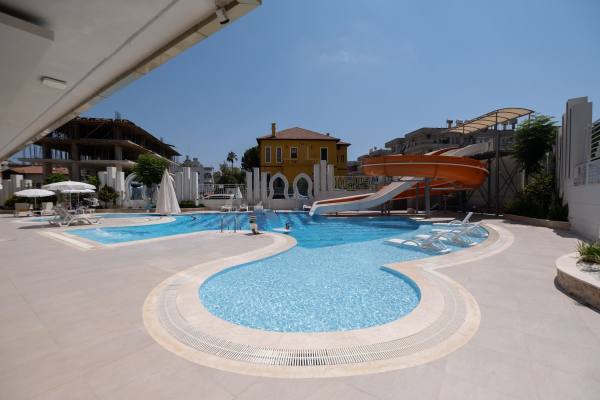 Alanya Merkez Yekta Royal Club Sitesinde 3+1 Ayrı Mutfak Kiralık