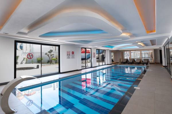Alanya Merkez Yekta Royal Club Sitesinde 3+1 Ayrı Mutfak Kiralık