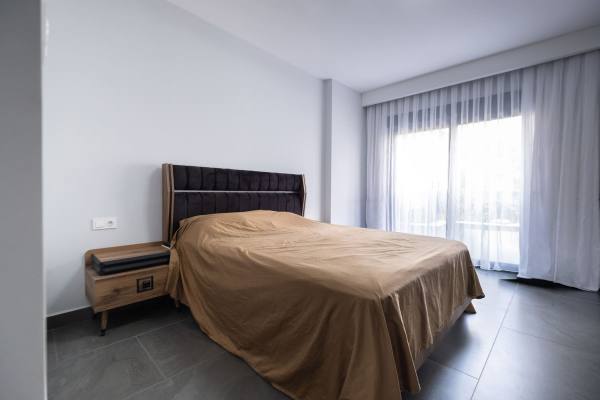 Alanya, Mahmutlar Mahallesinde Satılık Geniş 2+1 Daire