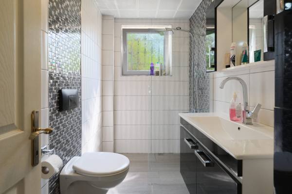 Deniz Manzaralı ve Isıtmalı Özel Havuzlu Şirin Villa