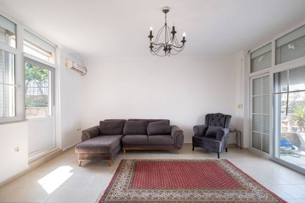 Deniz Manzaralı ve Isıtmalı Özel Havuzlu Şirin Villa