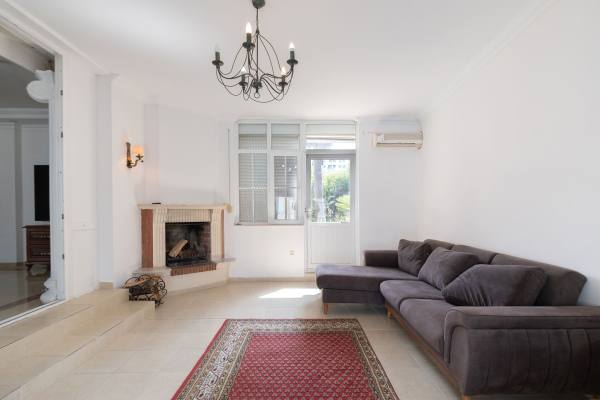Deniz Manzaralı ve Isıtmalı Özel Havuzlu Şirin Villa