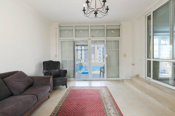 Deniz Manzaralı ve Isıtmalı Özel Havuzlu Şirin Villa