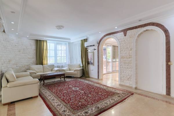 Deniz Manzaralı ve Isıtmalı Özel Havuzlu Şirin Villa