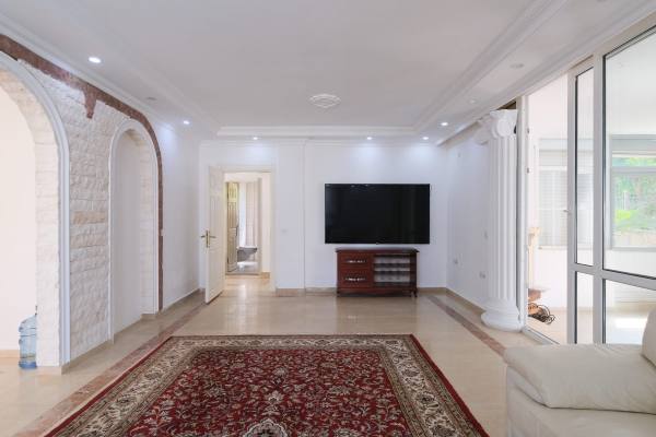 Deniz Manzaralı ve Isıtmalı Özel Havuzlu Şirin Villa