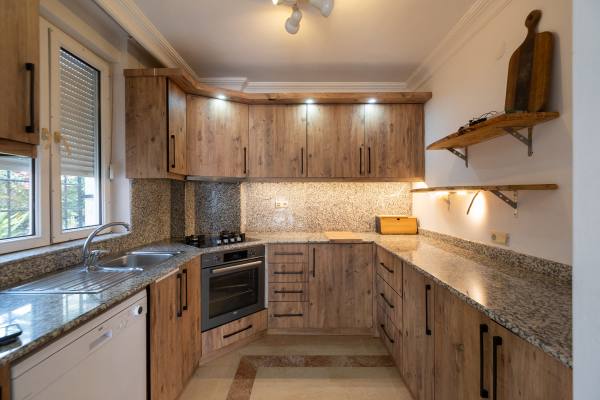Deniz Manzaralı ve Isıtmalı Özel Havuzlu Şirin Villa