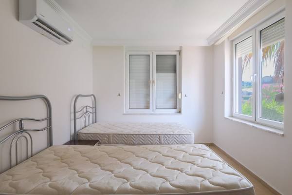 Deniz Manzaralı ve Isıtmalı Özel Havuzlu Şirin Villa