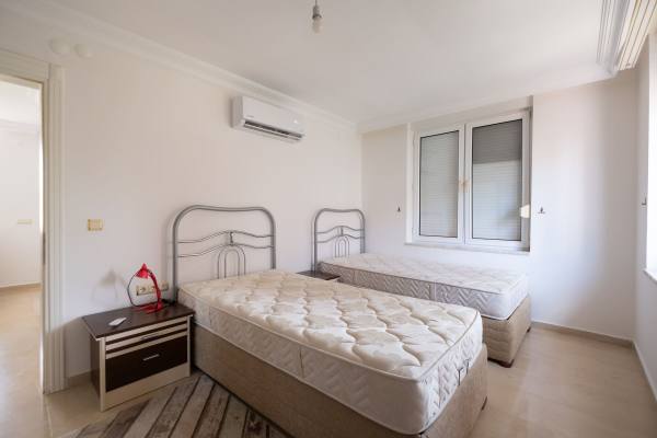 Deniz Manzaralı ve Isıtmalı Özel Havuzlu Şirin Villa