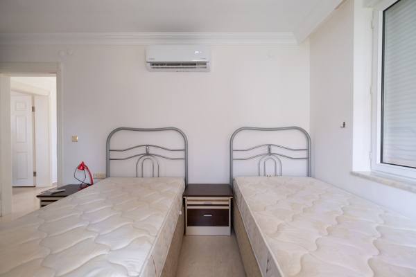 Deniz Manzaralı ve Isıtmalı Özel Havuzlu Şirin Villa