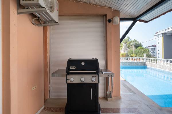 Deniz Manzaralı ve Isıtmalı Özel Havuzlu Şirin Villa