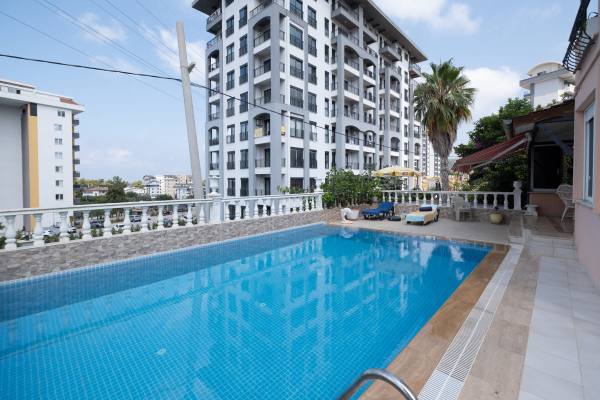 Deniz Manzaralı ve Isıtmalı Özel Havuzlu Şirin Villa