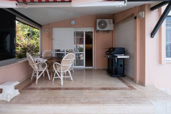 Deniz Manzaralı ve Isıtmalı Özel Havuzlu Şirin Villa