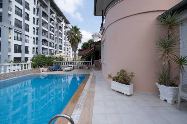 Deniz Manzaralı ve Isıtmalı Özel Havuzlu Şirin Villa