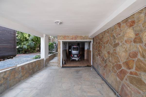 Deniz Manzaralı ve Isıtmalı Özel Havuzlu Şirin Villa