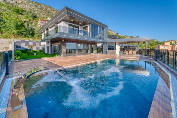 Kestel Yaylalı'da Deniz Ve Kale Manzaralı,Vatandaşlığa Uygun Lüks  4+1 Villa