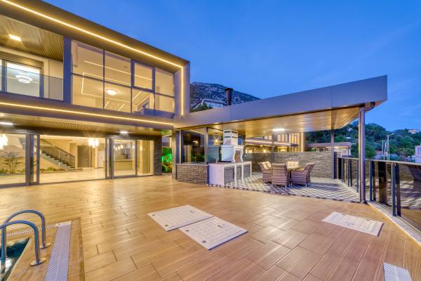 Kestel Yaylalı'da Deniz Ve Kale Manzaralı,Vatandaşlığa Uygun Lüks  4+1 Villa