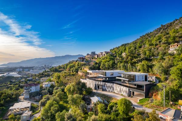 Kestel Yaylalı'da Deniz Ve Kale Manzaralı,Vatandaşlığa Uygun Lüks  4+1 Villa