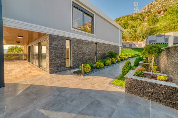 Kestel Yaylalı'da Deniz Ve Kale Manzaralı,Vatandaşlığa Uygun Lüks  4+1 Villa