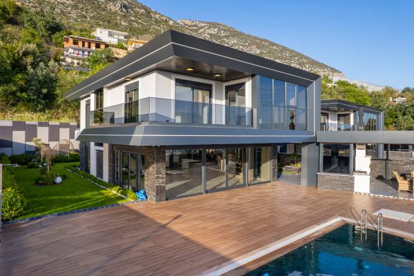 Kestel Yaylalı'da Deniz Ve Kale Manzaralı,Vatandaşlığa Uygun Lüks  4+1 Villa