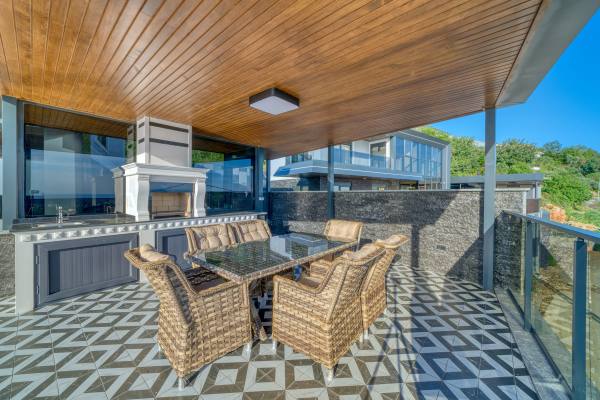 Kestel Yaylalı'da Deniz Ve Kale Manzaralı,Vatandaşlığa Uygun Lüks  4+1 Villa