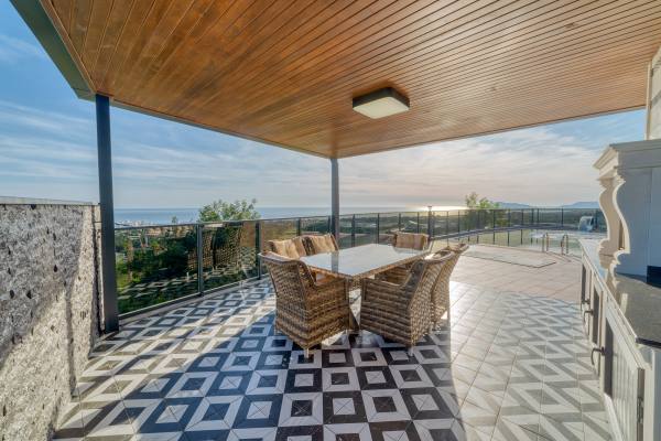 Kestel Yaylalı'da Deniz Ve Kale Manzaralı,Vatandaşlığa Uygun Lüks  4+1 Villa