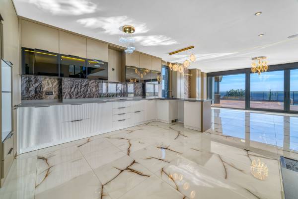 Kestel Yaylalı'da Deniz Ve Kale Manzaralı,Vatandaşlığa Uygun Lüks  4+1 Villa