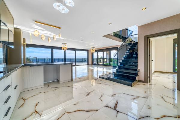 Kestel Yaylalı'da Deniz Ve Kale Manzaralı,Vatandaşlığa Uygun Lüks  4+1 Villa