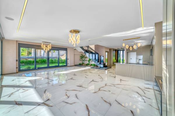 Kestel Yaylalı'da Deniz Ve Kale Manzaralı,Vatandaşlığa Uygun Lüks  4+1 Villa