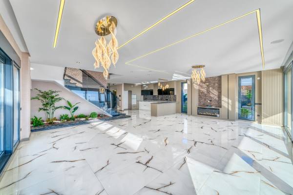 Kestel Yaylalı'da Deniz Ve Kale Manzaralı,Vatandaşlığa Uygun Lüks  4+1 Villa