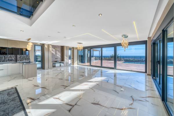 Kestel Yaylalı'da Deniz Ve Kale Manzaralı,Vatandaşlığa Uygun Lüks  4+1 Villa