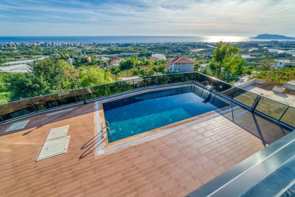 Kestel Yaylalı'da Deniz Ve Kale Manzaralı,Vatandaşlığa Uygun Lüks  4+1 Villa