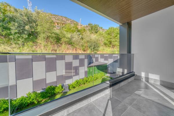 Kestel Yaylalı'da Deniz Ve Kale Manzaralı,Vatandaşlığa Uygun Lüks  4+1 Villa